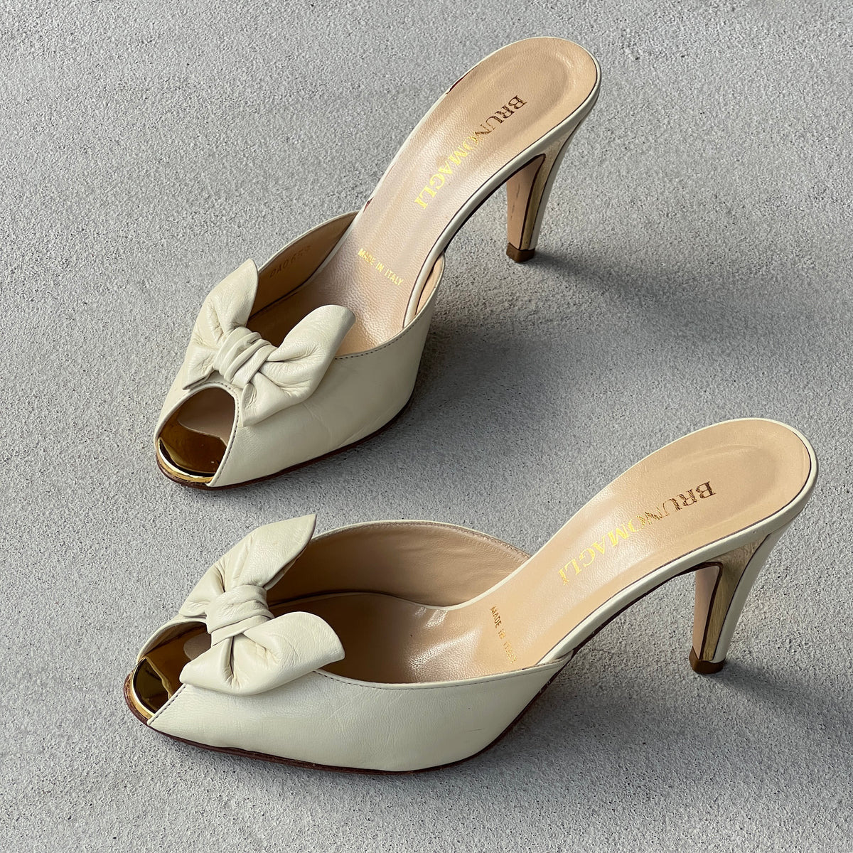Bruno Magli | White Leather Bow Gold Metallic Heel Slide Mules (35.5)