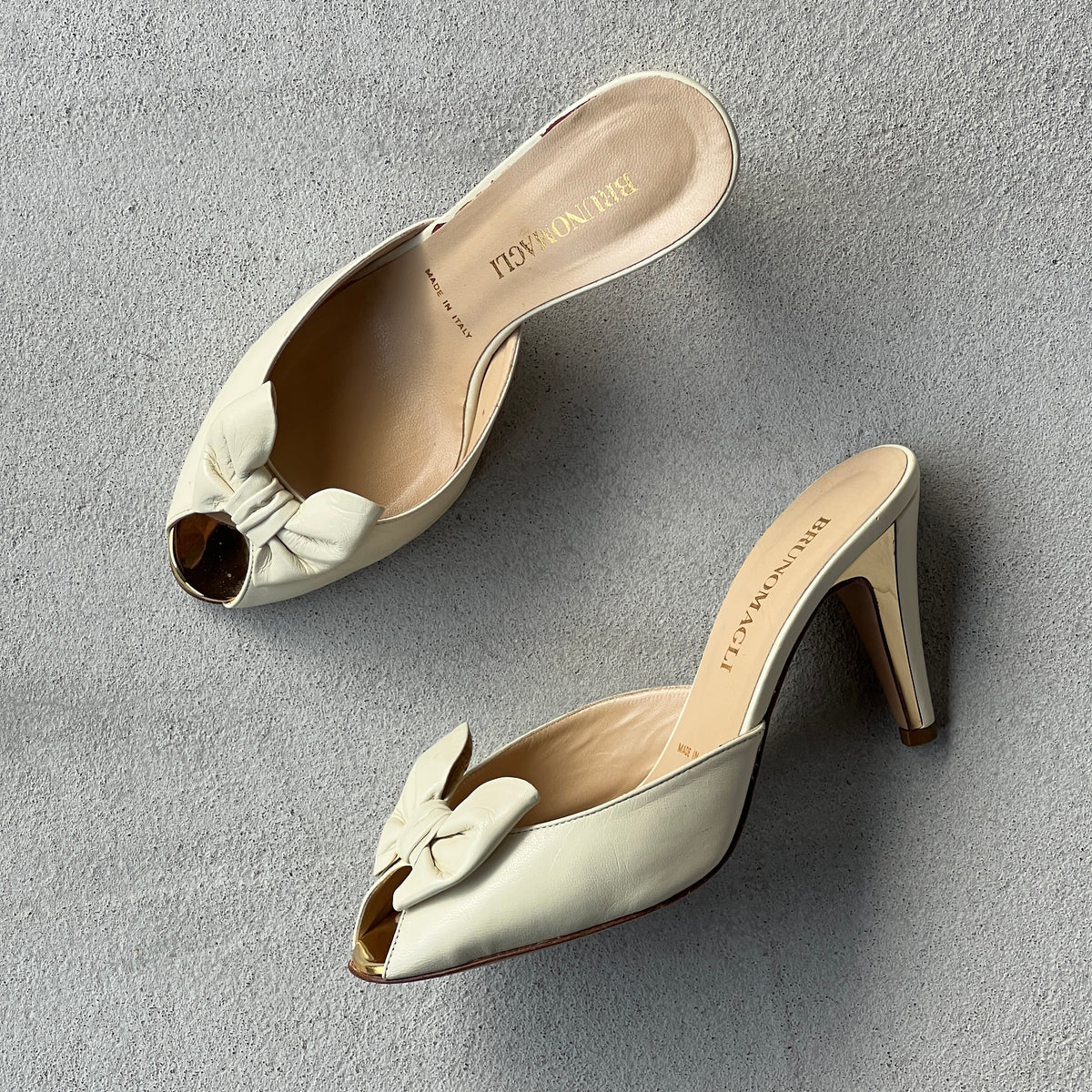 Bruno Magli | White Leather Bow Gold Metallic Heel Slide Mules (35.5)
