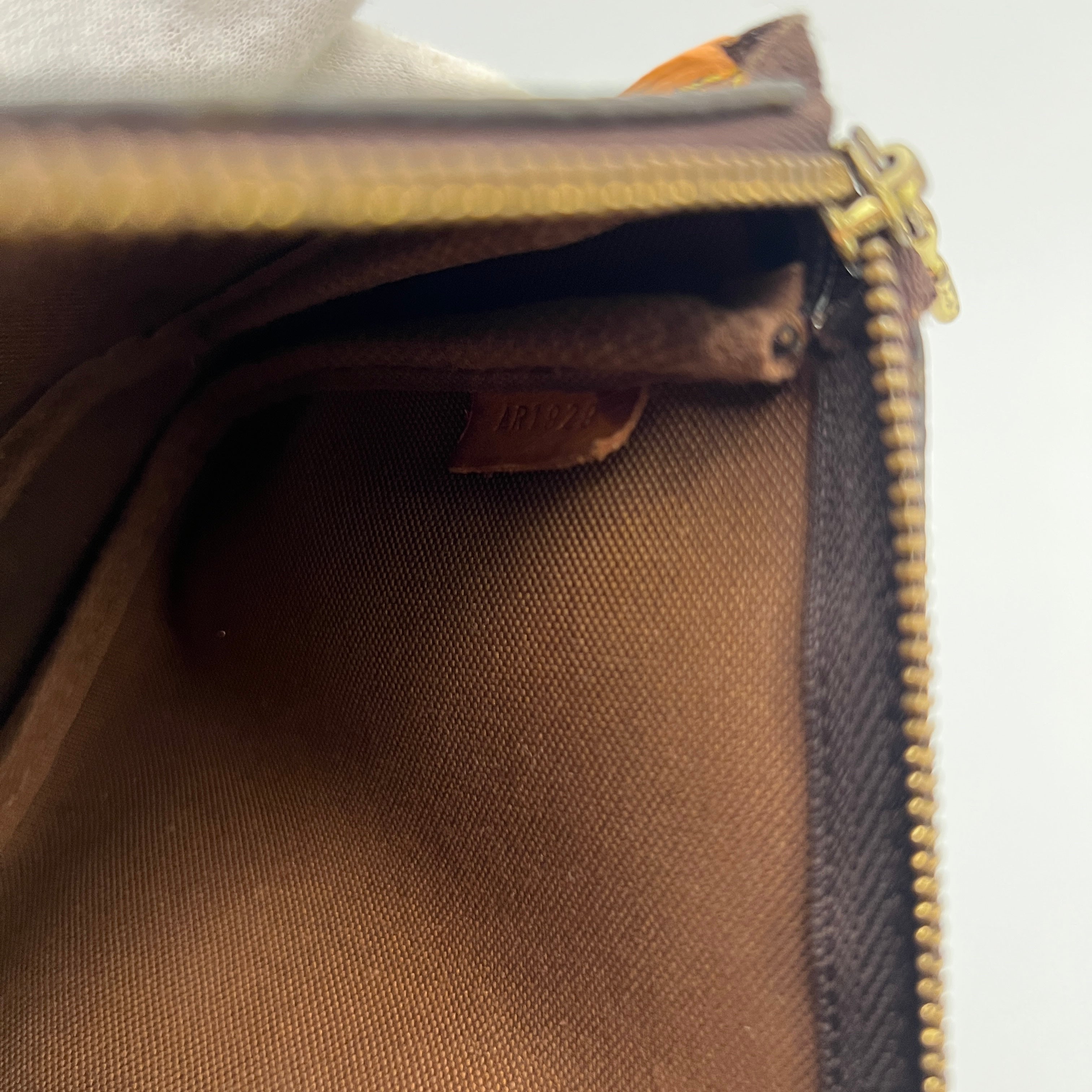 Louis Vuitton | Vintage Pochette LV Monogram Leather Canvas Shoulder Bag Small