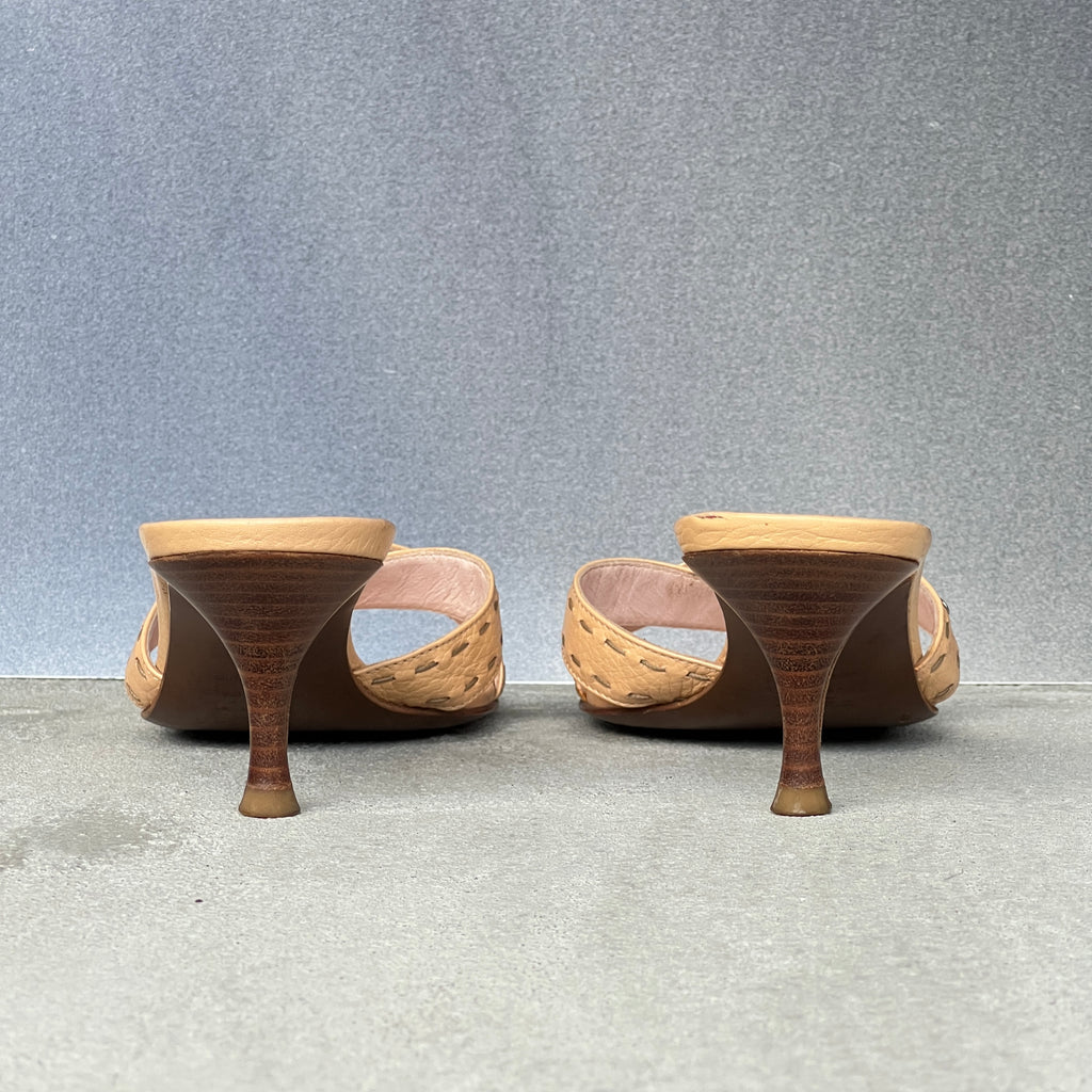 Fendi | Selleria Tan Peach Leather Silver Logo Plate Slide Mules (36)