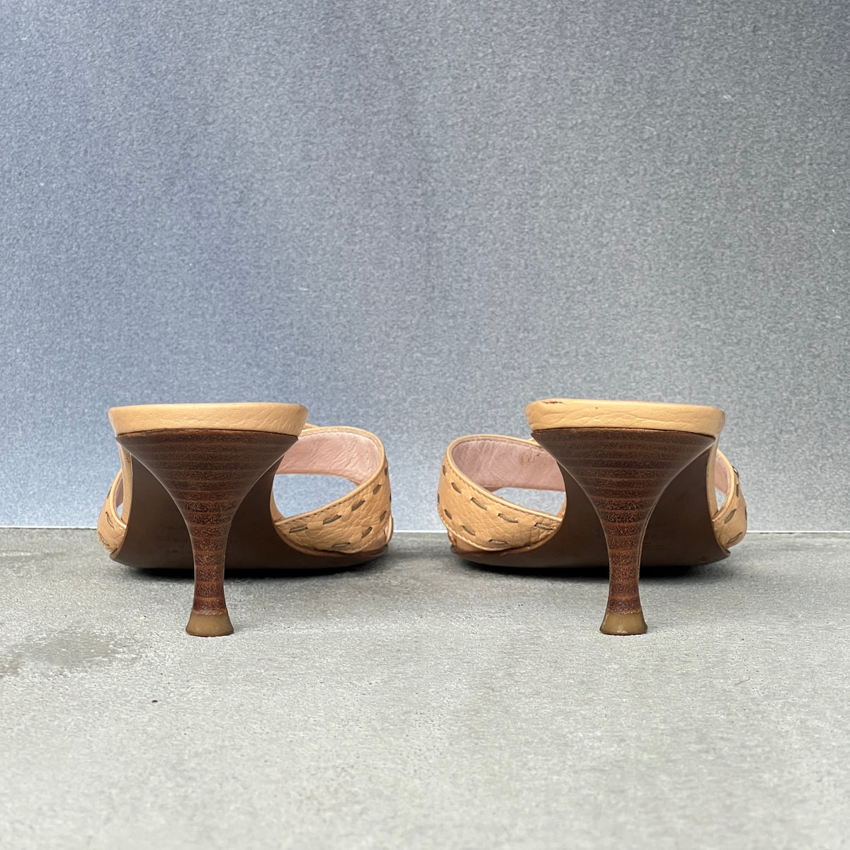 Fendi | Selleria Tan Peach Leather Silver Logo Plate Slide Mules (36)