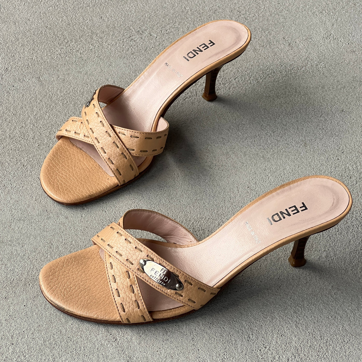 Fendi | Selleria Tan Peach Leather Silver Logo Plate Slide Mules (36)