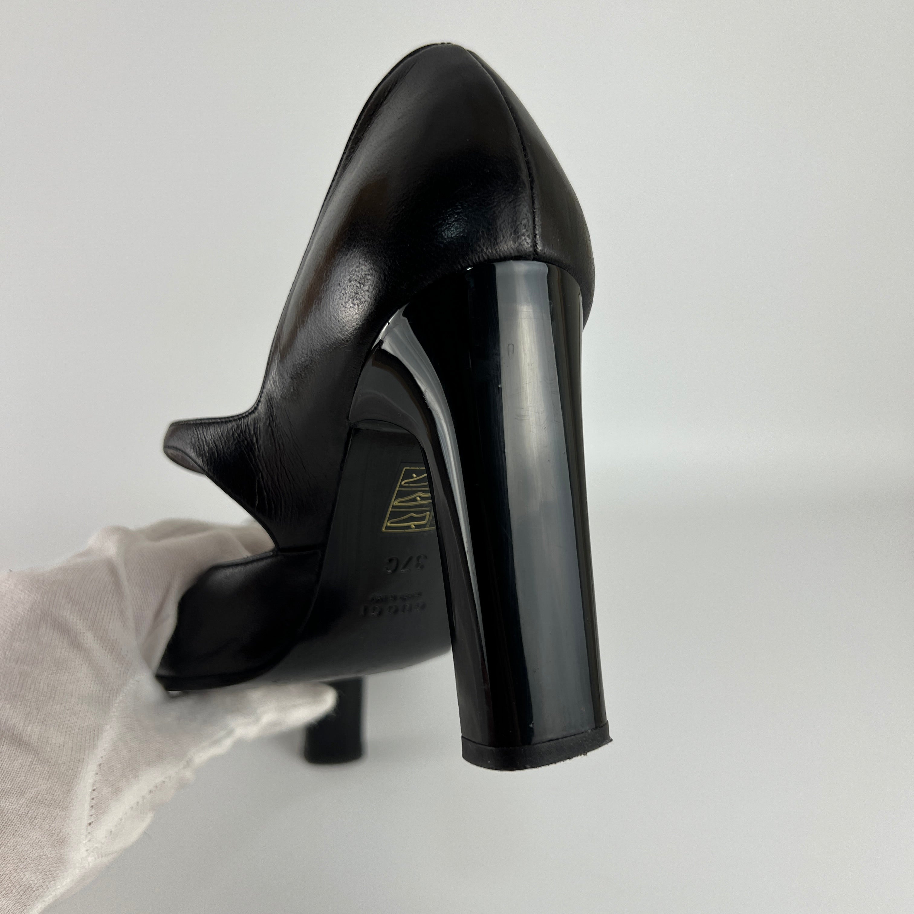 Gucci | Black Calf Leather Mary Jane Silver Buckle Heels (37C)
