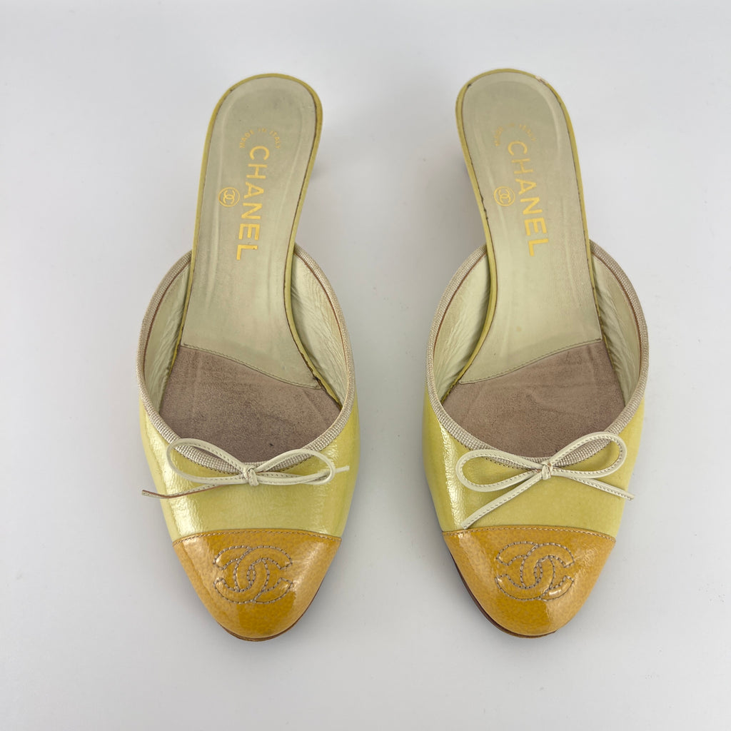 Chanel | Vintage Yellow Orange CC Logo Patent Leather Closed Toe Mule (39C)
