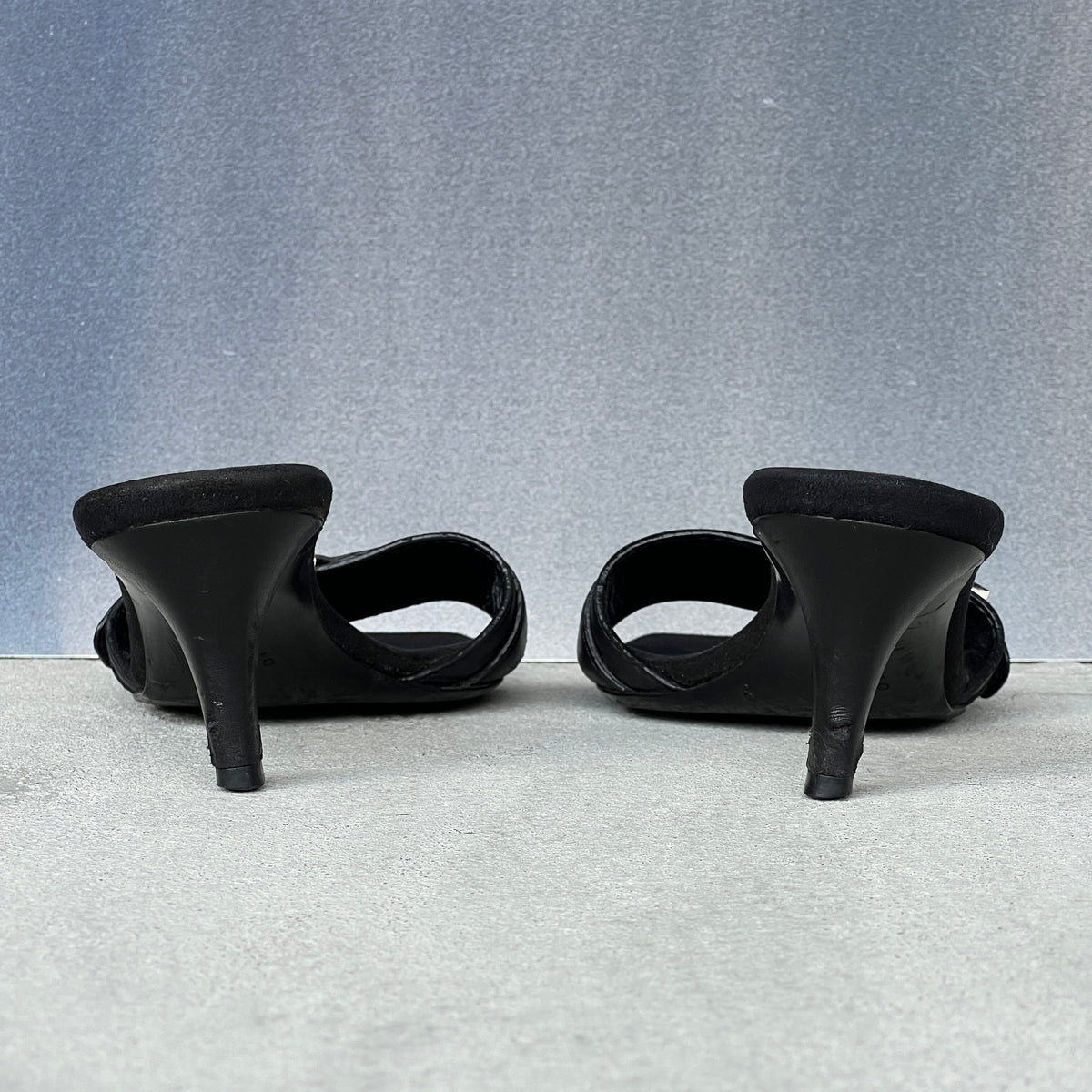 Gucci | Vintage Black Leather Silver Logo Buckle Slide Mules (35.5)