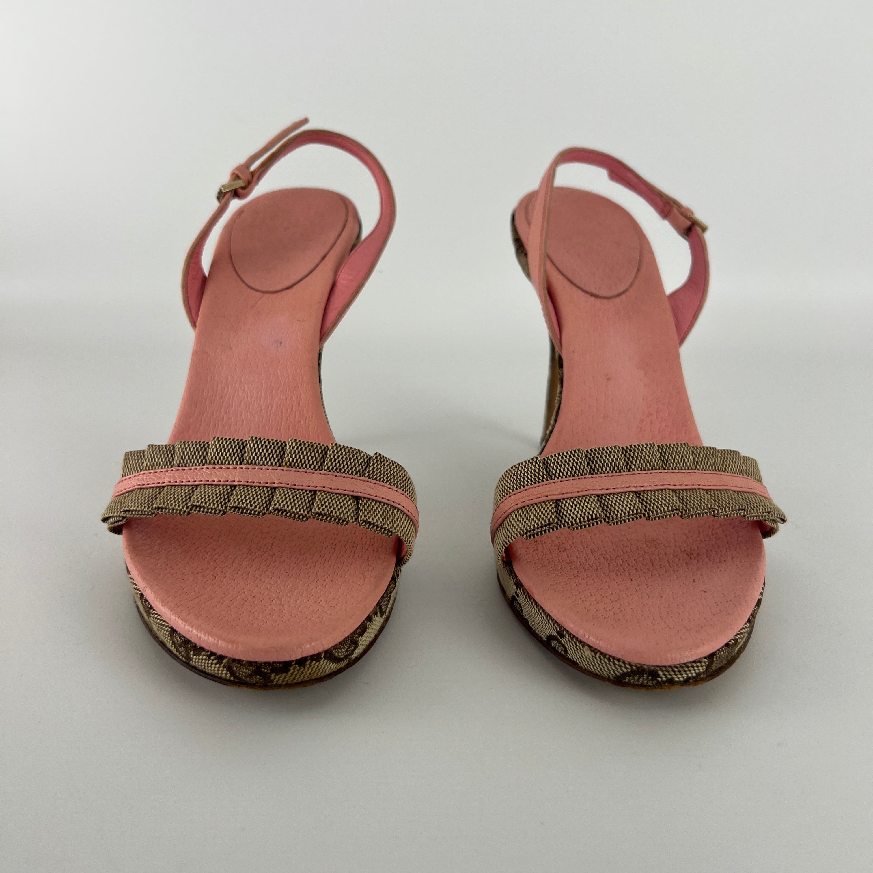 Gucci | Vintage Y2K Pink Leather Tan GG Monogram Pattern Slingback Heels (37.5)