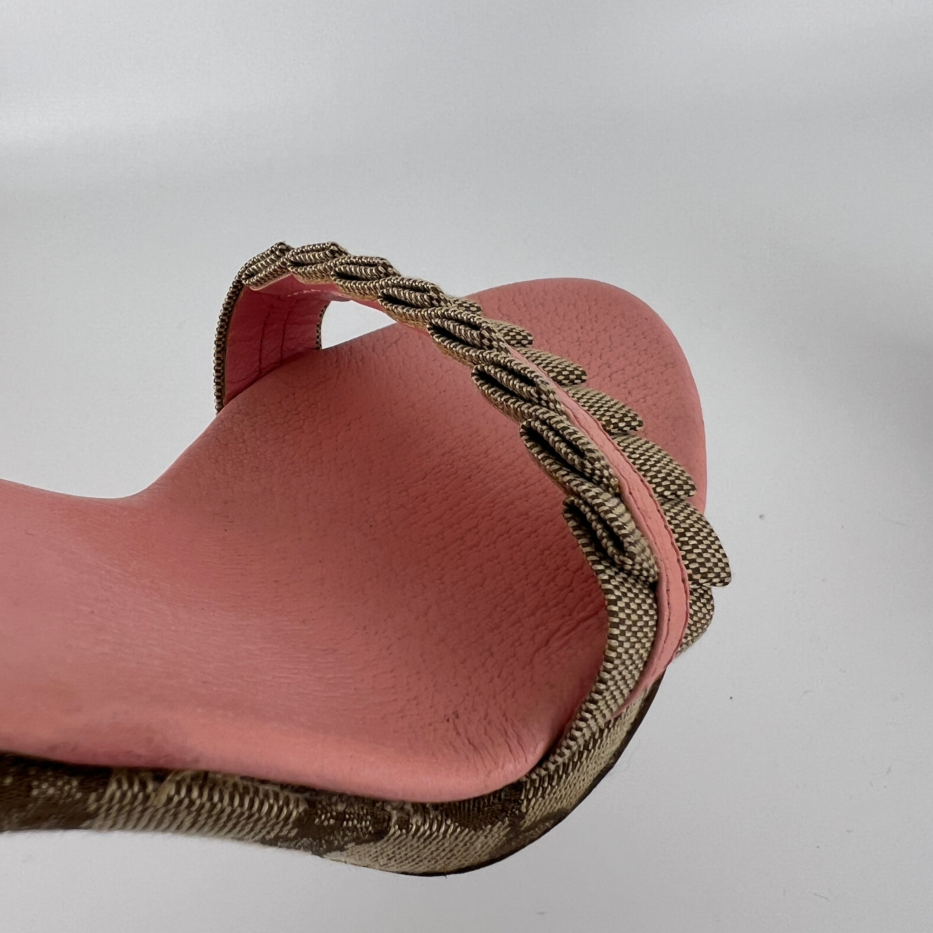 Gucci | Vintage Y2K Pink Leather Tan GG Monogram Pattern Slingback Heels (37.5)