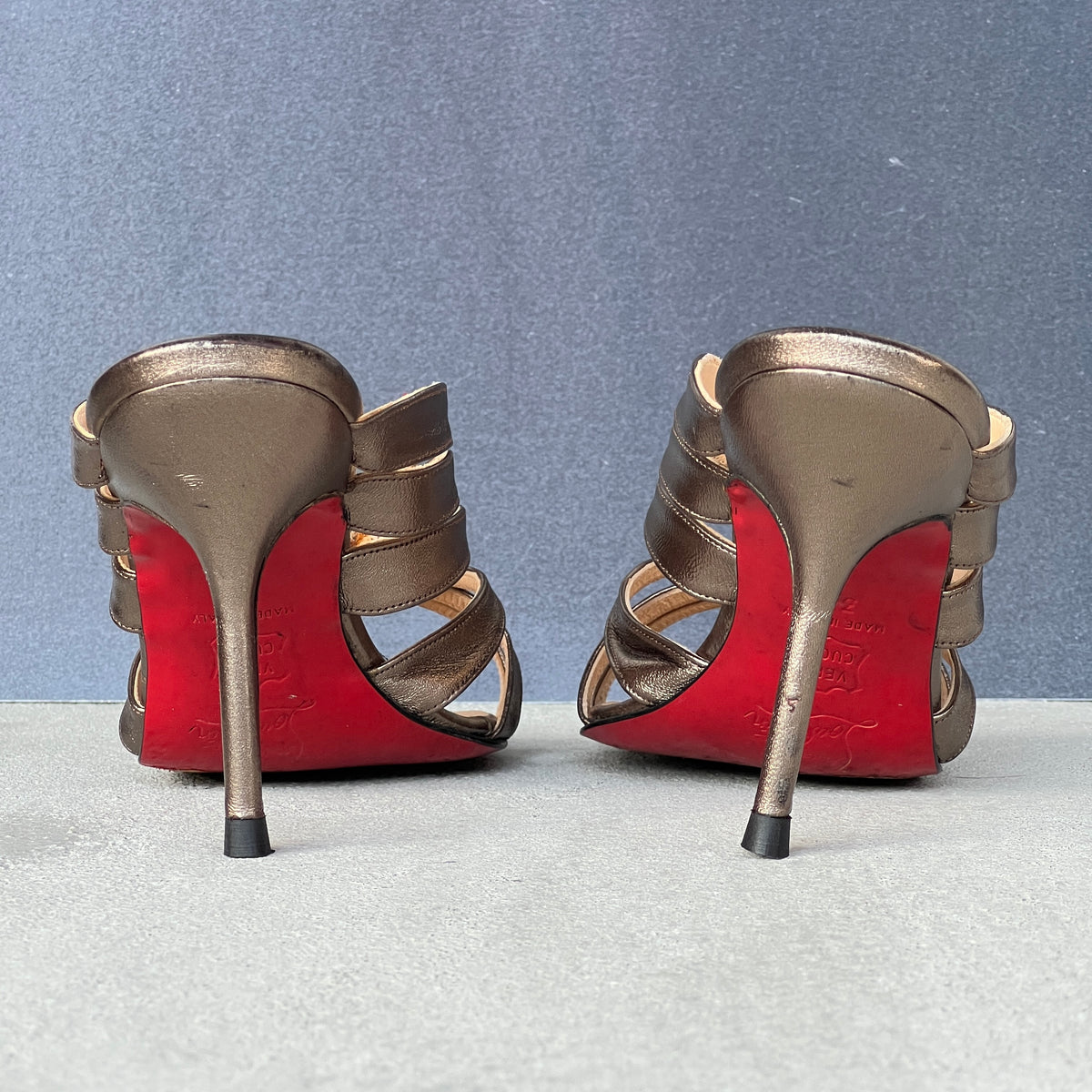 Louboutin | Mulegrace Rose Gold Metallic Leather Twist Strappy Sandal Mule Heels (36)