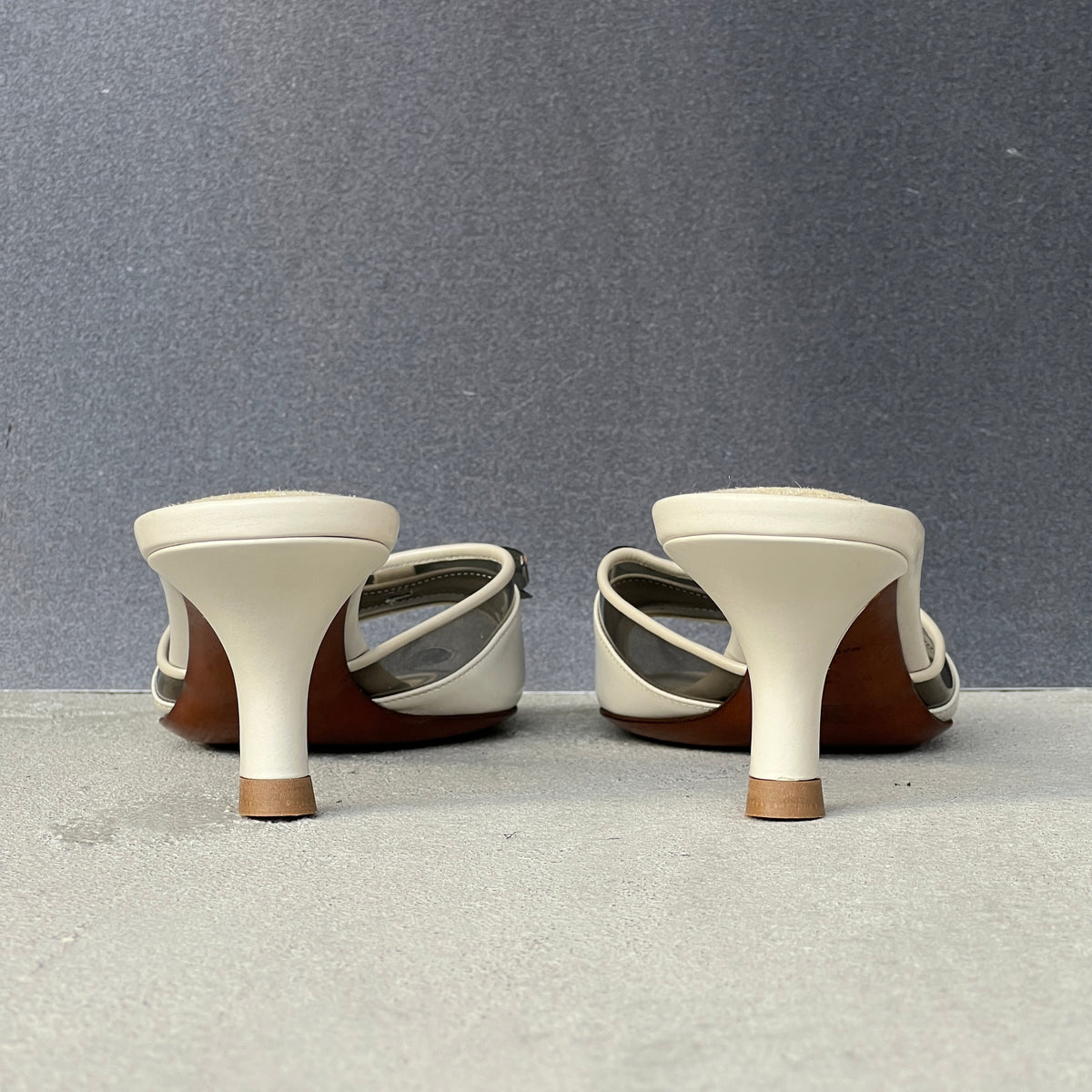 Louis Vuitton | White Leather Grey PVC Bow Slide Mules (37)