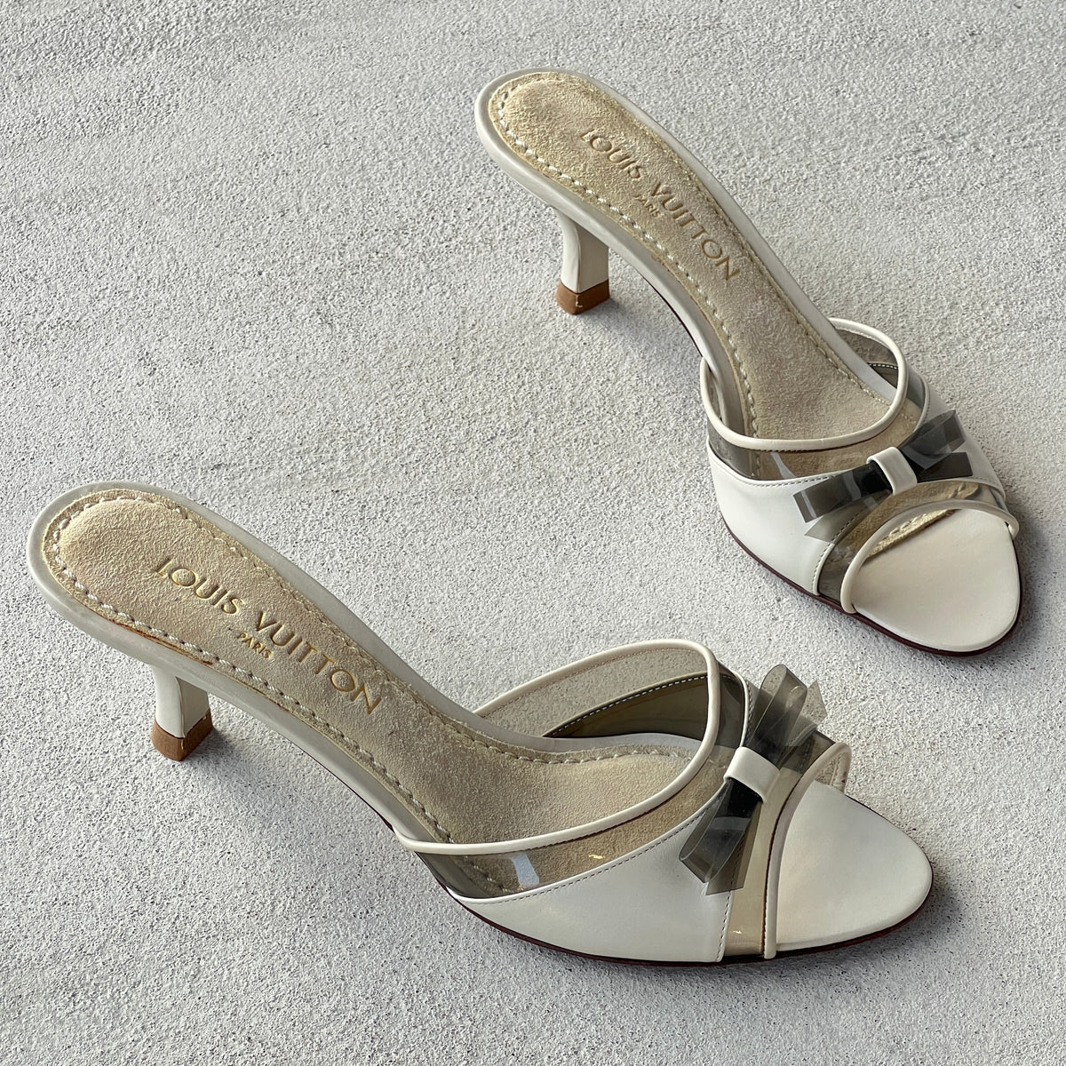 Louis Vuitton | White Leather Grey PVC Bow Slide Mules (37)