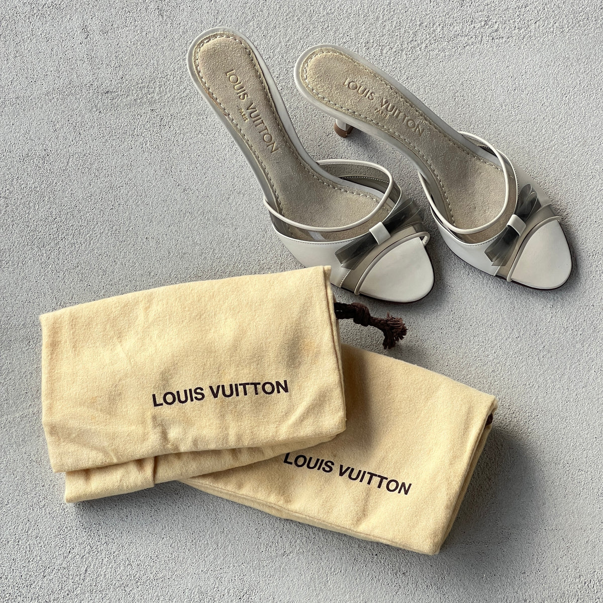 Louis Vuitton | White Leather Grey PVC Bow Slide Mules (37)