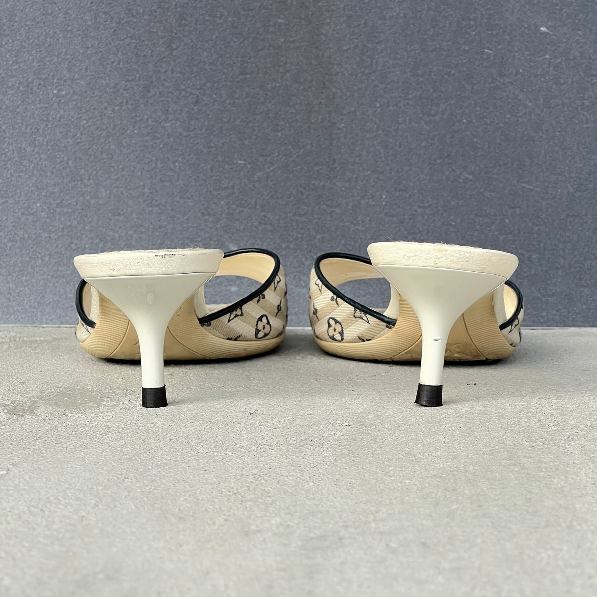 Louis Vuitton | White Blue Monogram Canvas Leather Kitten Heel Slide Mules (38)