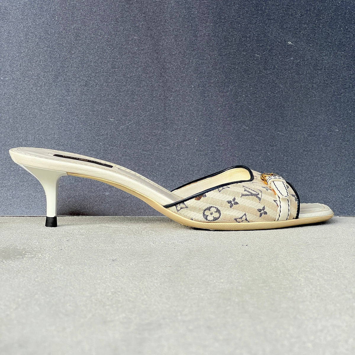 Louis Vuitton | White Blue Monogram Canvas Leather Kitten Heel Slide Mules (38)