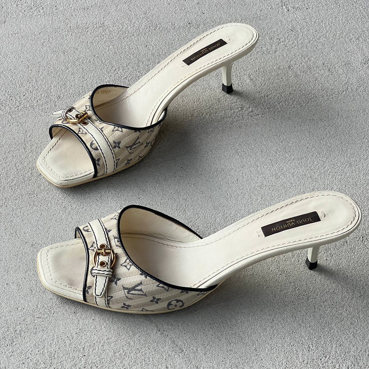 Louis Vuitton | White Blue Monogram Canvas Leather Kitten Heel Slide Mules (38)