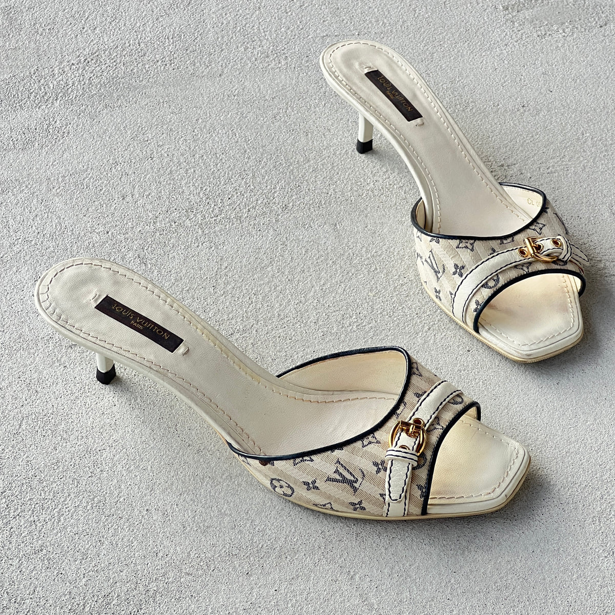 Louis Vuitton | White Blue Monogram Canvas Leather Kitten Heel Slide Mules (38)