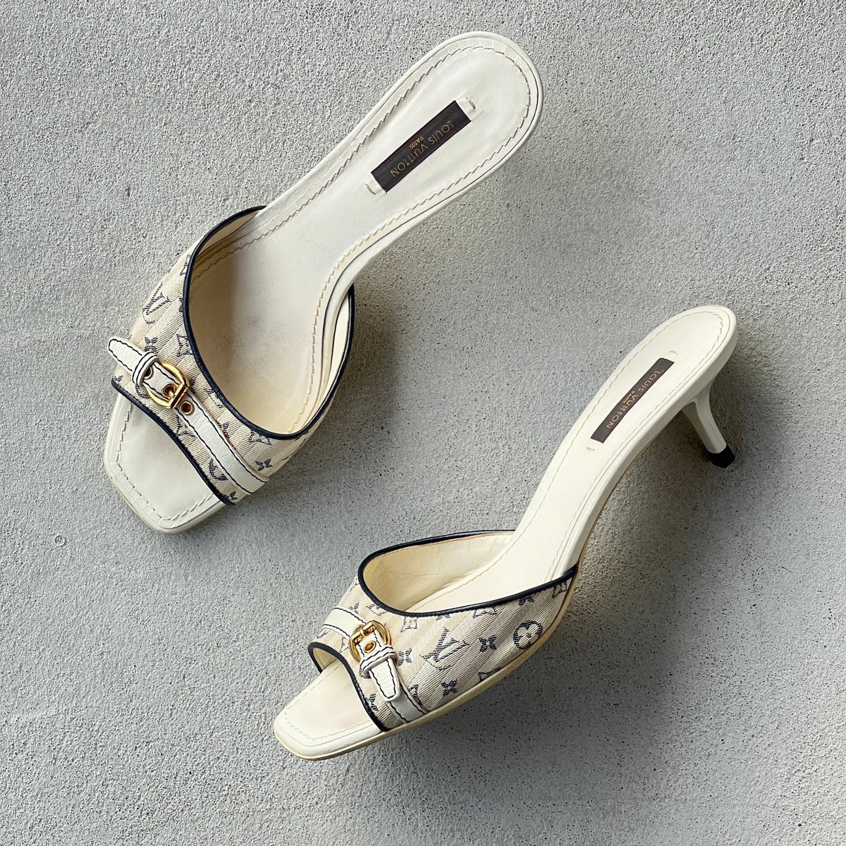 Louis Vuitton | White Blue Monogram Canvas Leather Kitten Heel Slide Mules (38)