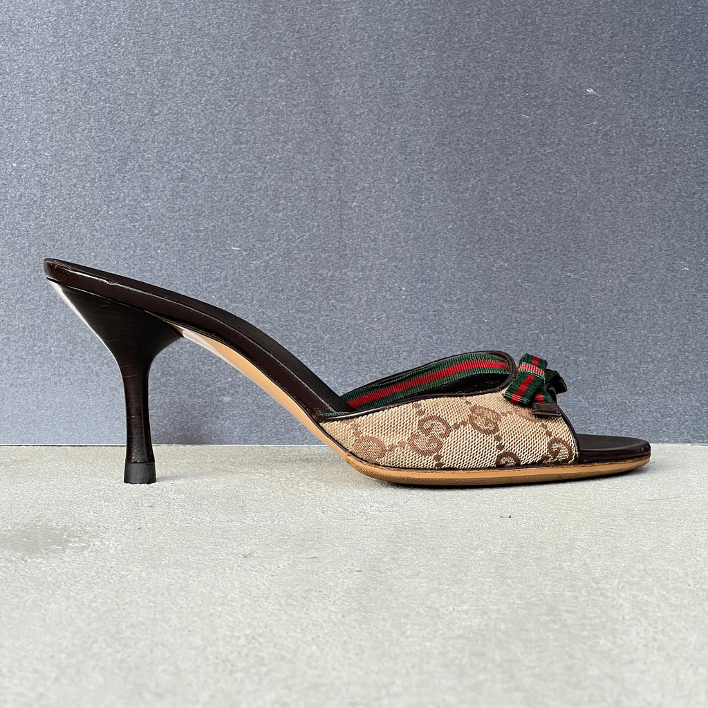 Gucci | Vintage Tom Ford Era Beige GG Monogram Canvas Web Bow Leather Slide Mules (35)