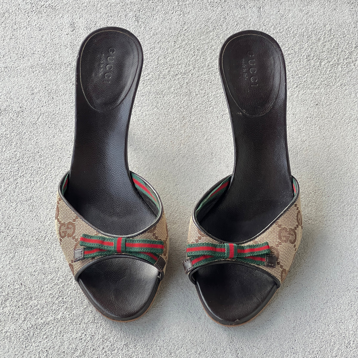 Gucci | Vintage Tom Ford Era Beige GG Monogram Canvas Web Bow Leather Slide Mules (35)