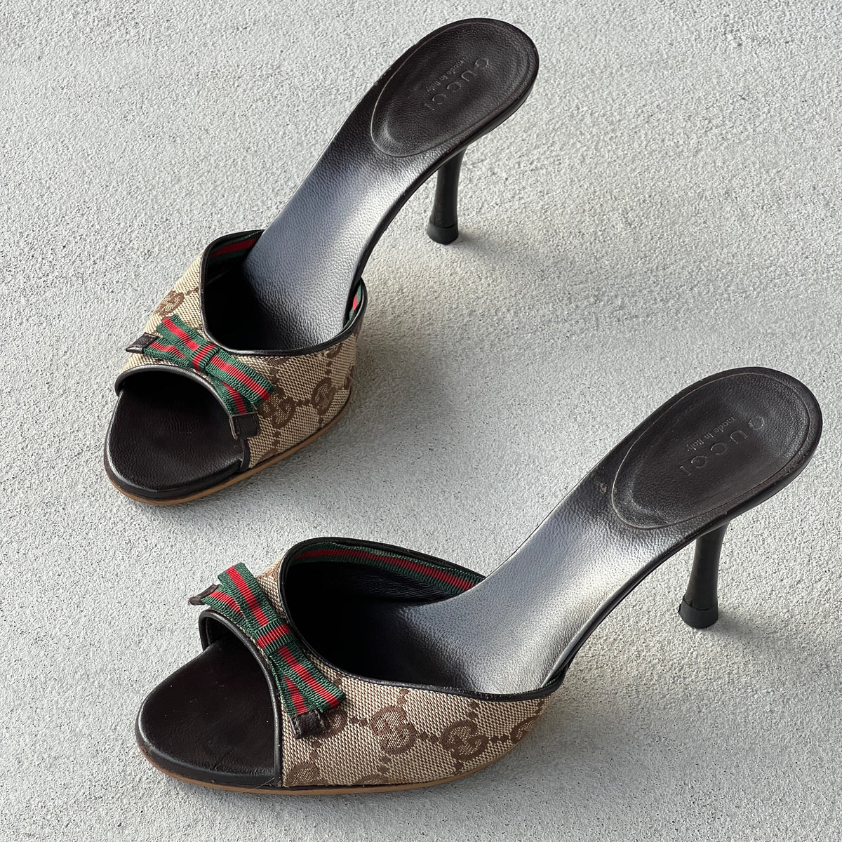 Gucci | Vintage Tom Ford Era Beige GG Monogram Canvas Web Bow Leather Slide Mules (35)