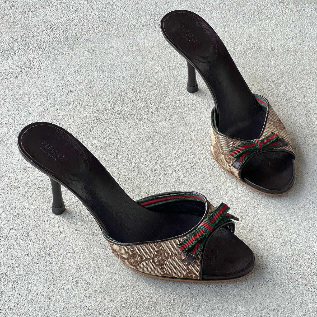 Gucci | Vintage Tom Ford Era Beige GG Monogram Canvas Web Bow Leather Slide Mules (35)
