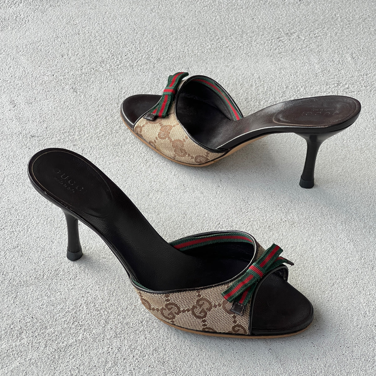 Gucci | Vintage Tom Ford Era Beige GG Monogram Canvas Web Bow Leather Slide Mules (35)