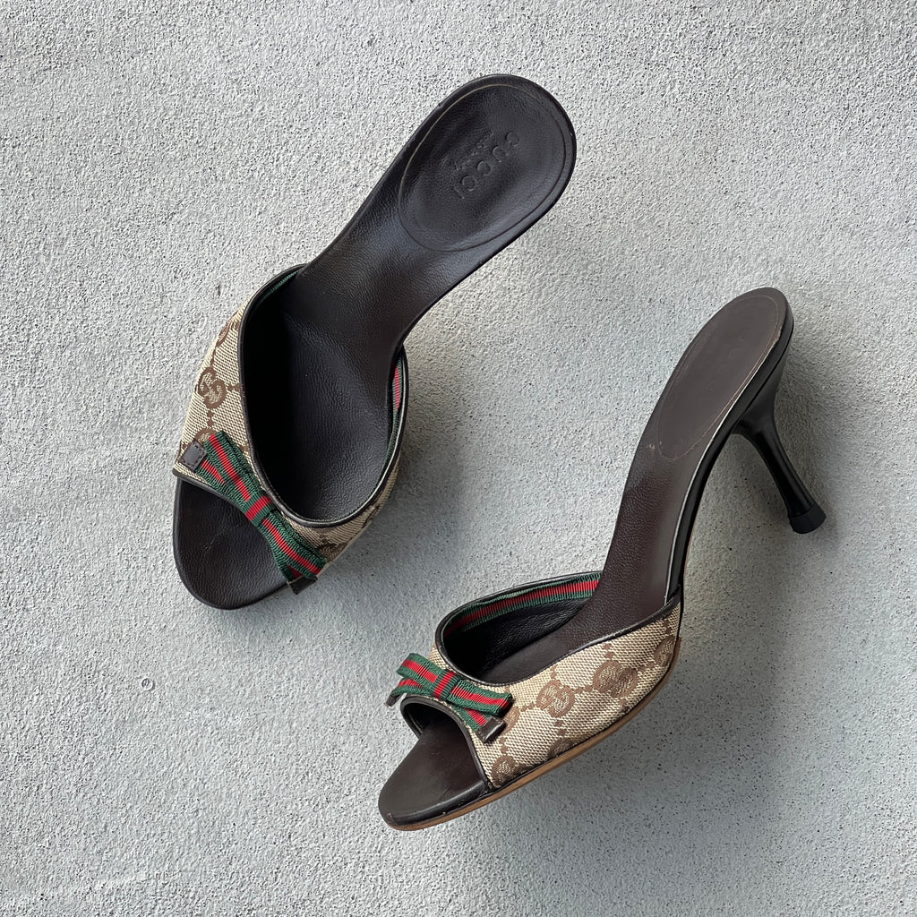 Gucci | Vintage Tom Ford Era Beige GG Monogram Canvas Web Bow Leather Slide Mules (35)