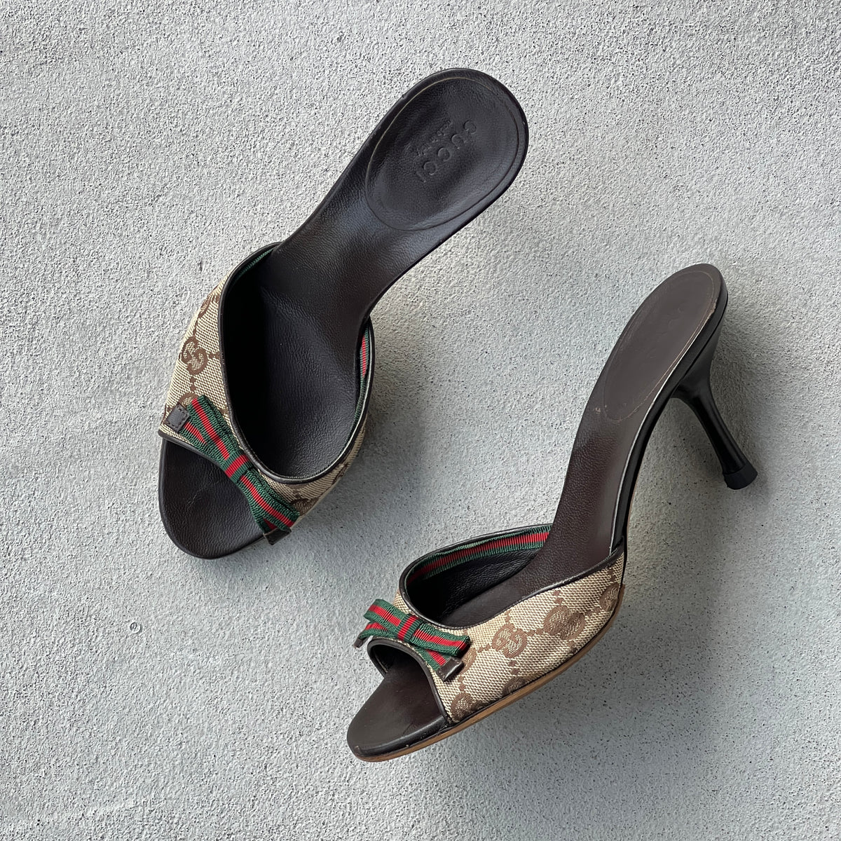 Gucci | Vintage Tom Ford Era Beige GG Monogram Canvas Web Bow Leather Slide Mules (35)
