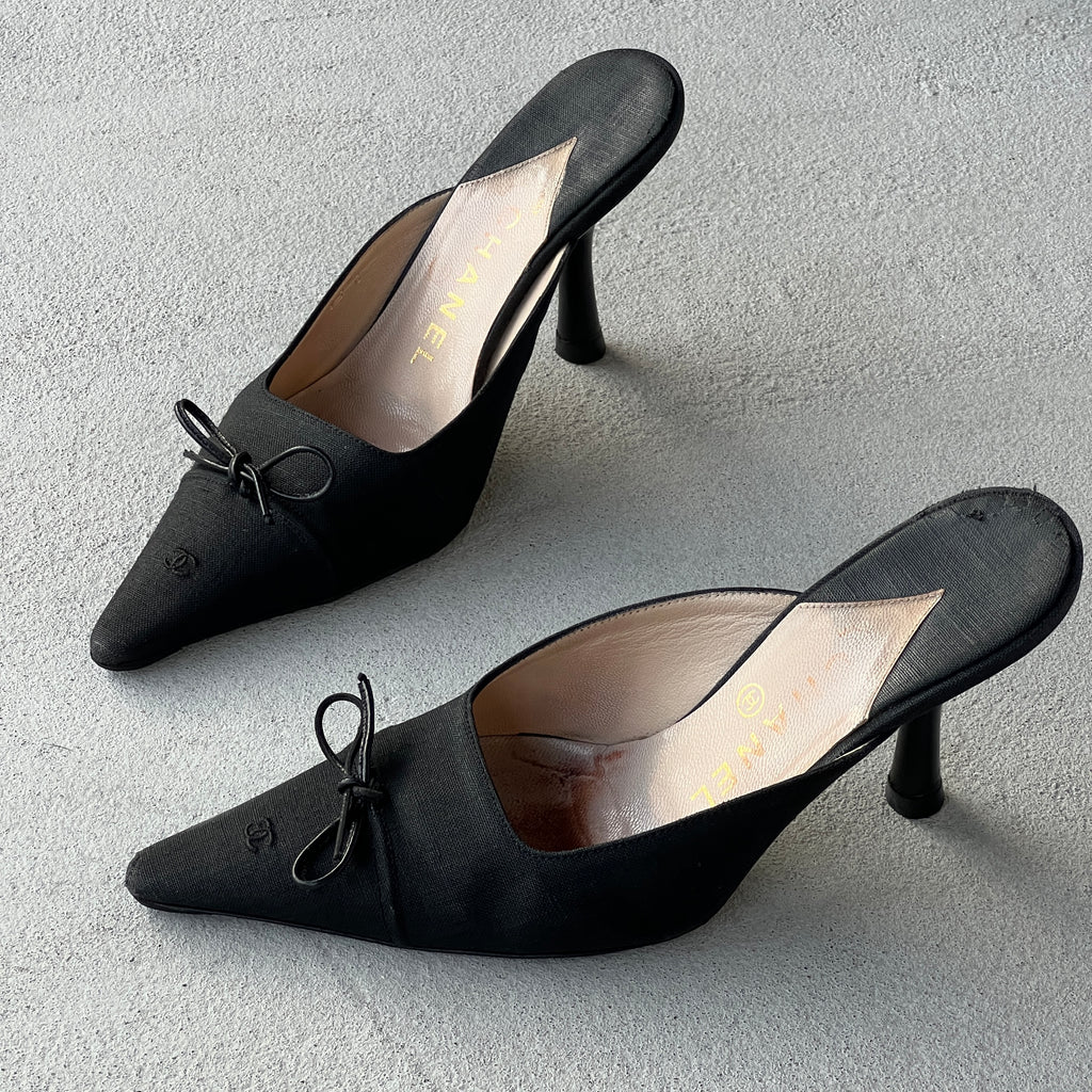 Chanel | Vintage Black Linen CC Logo Bow Pointed Toe Slide Mules (35)
