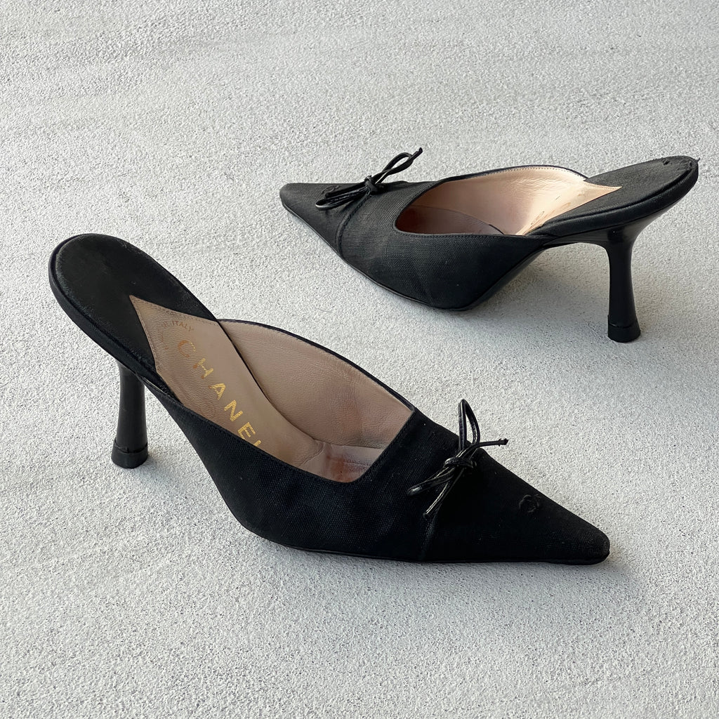 Chanel | Vintage Black Linen CC Logo Bow Pointed Toe Slide Mules (35)