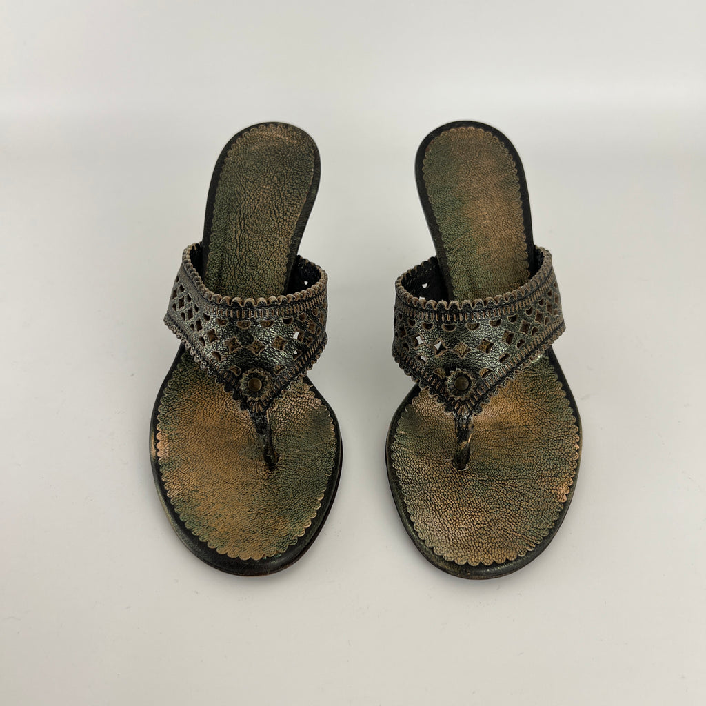 L'Autre Chose | Metallic Green Leather Geometric Thong Sandal Heels (35)