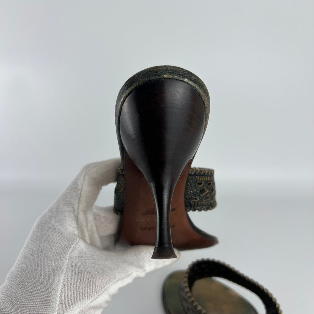 L'Autre Chose | Metallic Green Leather Geometric Thong Sandal Heels (35)
