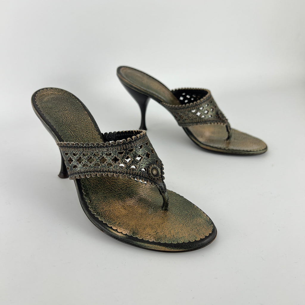 L'Autre Chose | Metallic Green Leather Geometric Thong Sandal Heels (35)