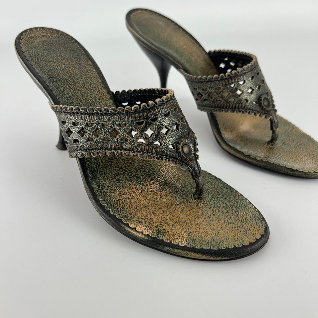 L'Autre Chose | Metallic Green Leather Geometric Thong Sandal Heels (35)