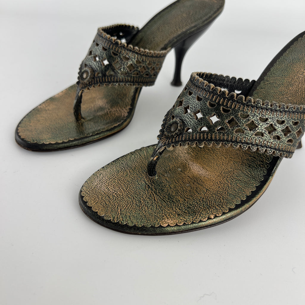 L'Autre Chose | Metallic Green Leather Geometric Thong Sandal Heels (35)