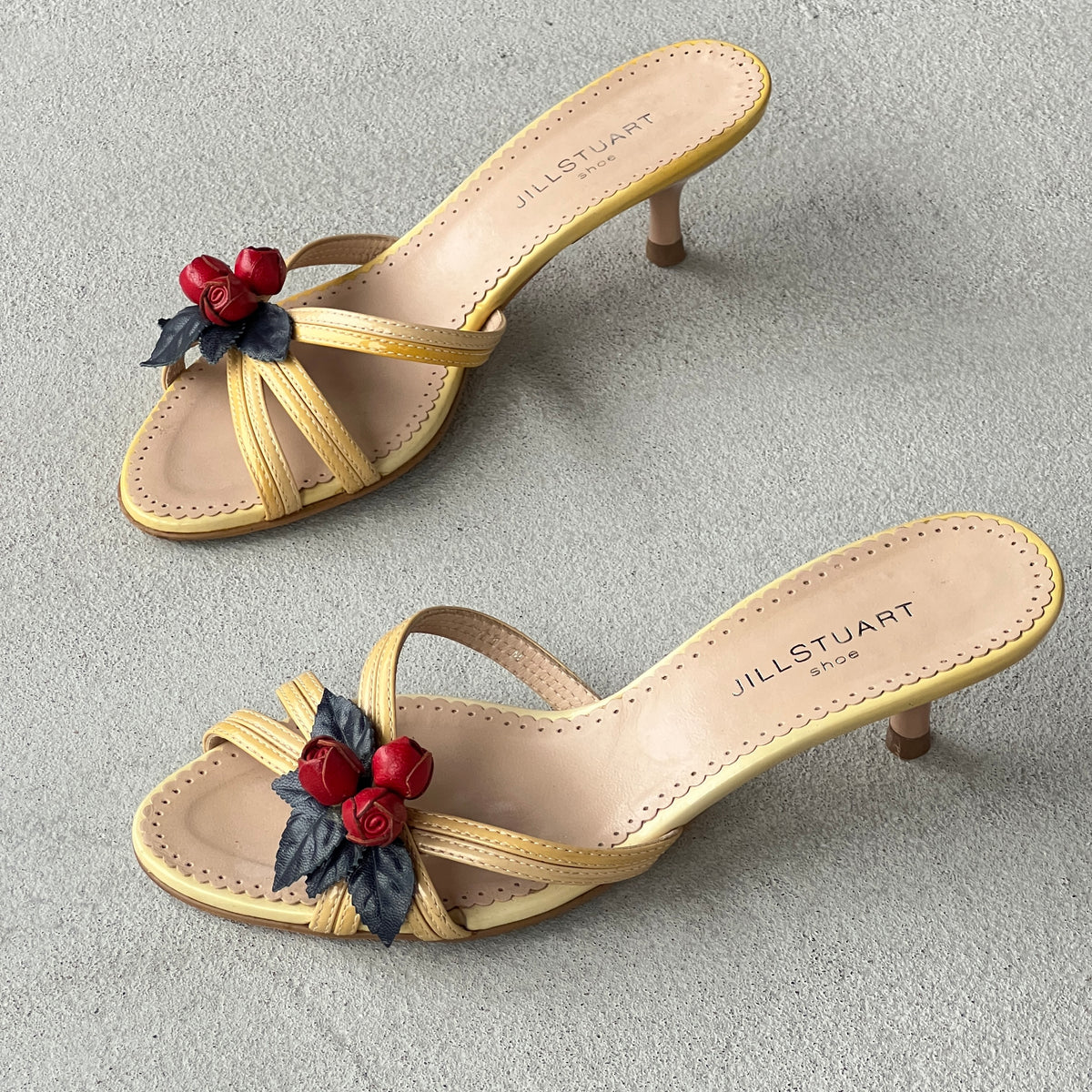 Jill Stuart | Red Flower Applique Yellow Patent Leather Kitten Heel Mules (M, 36)