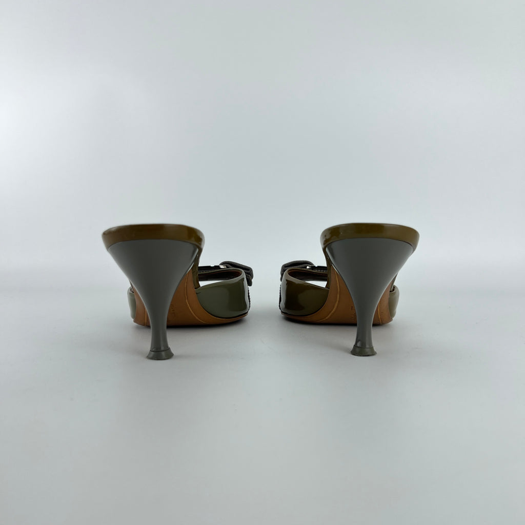 Ferragamo | Vara Bow Khaki Patent Leather Peep Toe Sandal Slide Mules (35.5, 5.5)