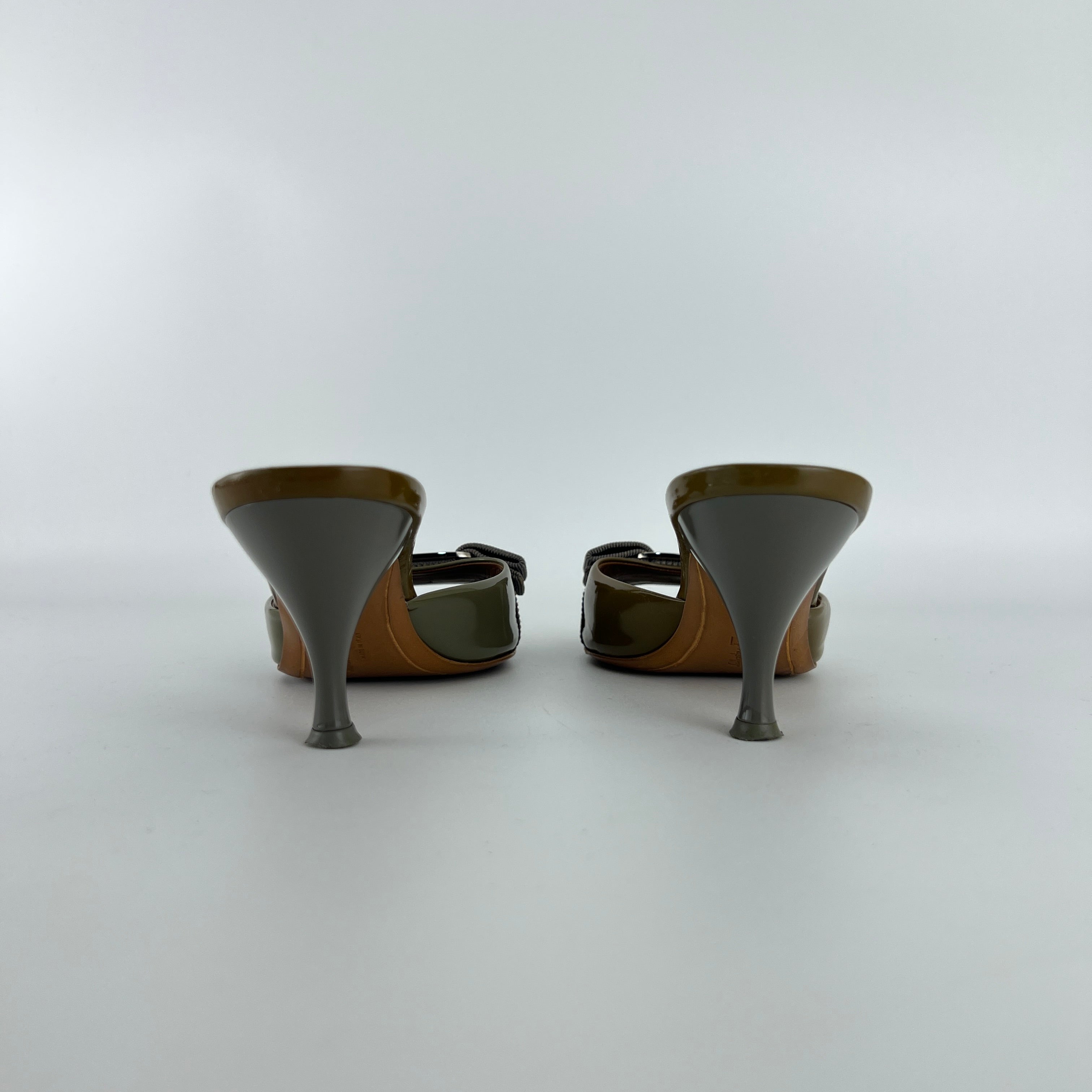 Ferragamo | Vara Bow Khaki Patent Leather Peep Toe Sandal Slide Mules (35.5, 5.5)