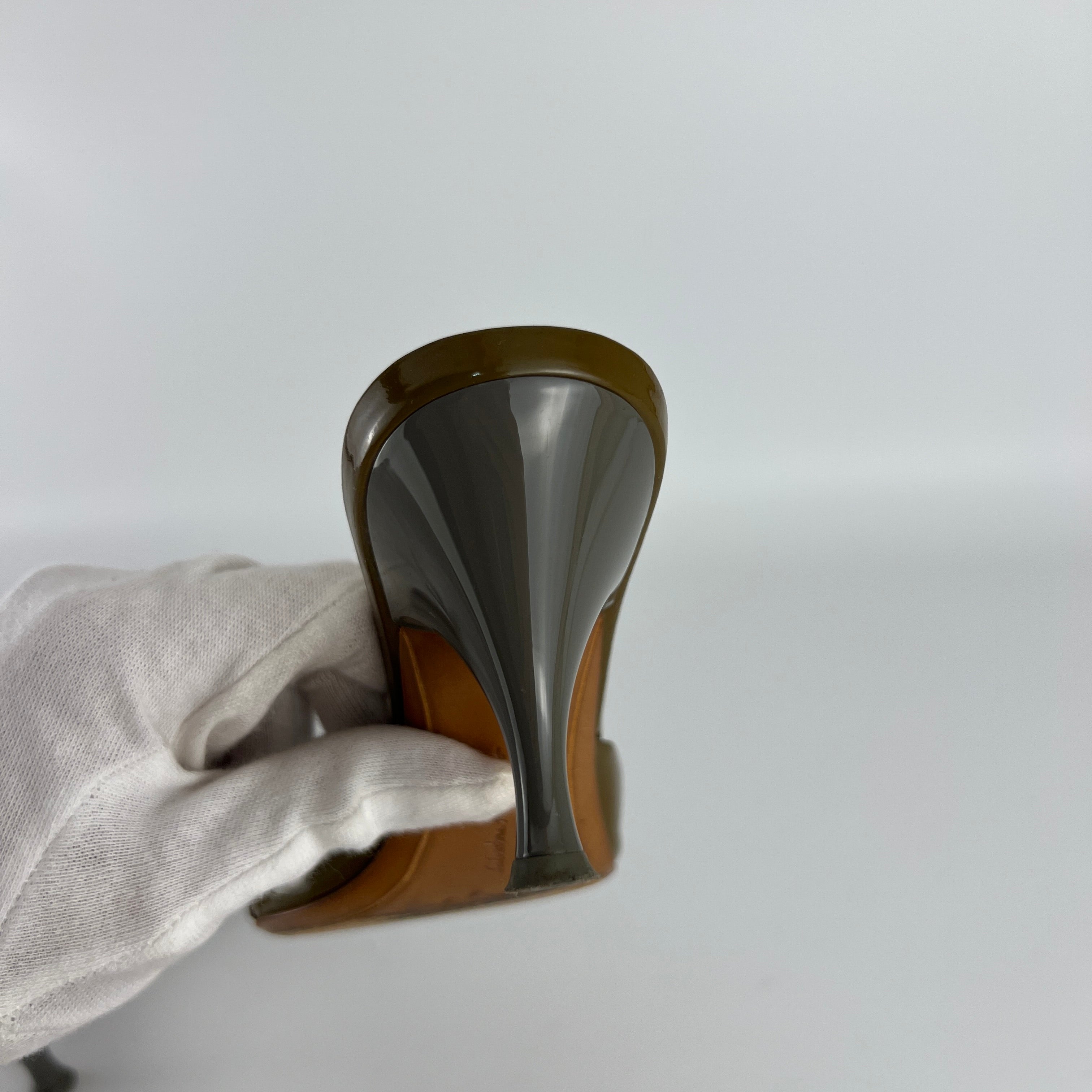 Ferragamo | Vara Bow Khaki Patent Leather Peep Toe Sandal Slide Mules (35.5, 5.5)
