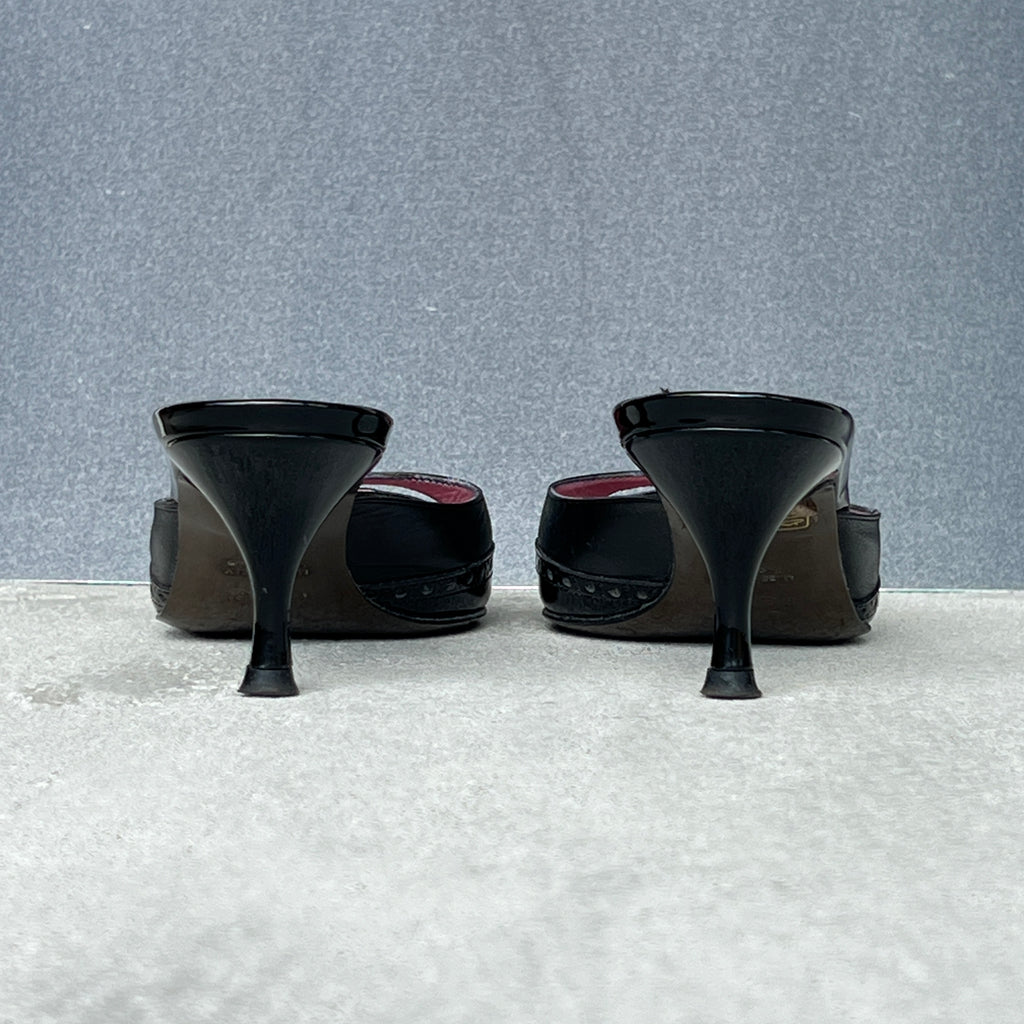 Fendi | Vintage Black Leather Pink Insole Brogue Detail Pointed Toe Mules (35.5)