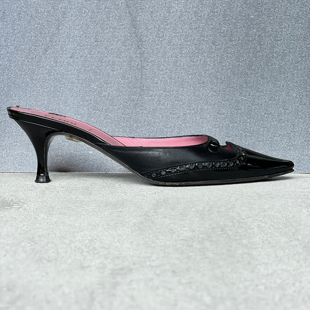 Fendi | Vintage Black Leather Pink Insole Brogue Detail Pointed Toe Mules (35.5)