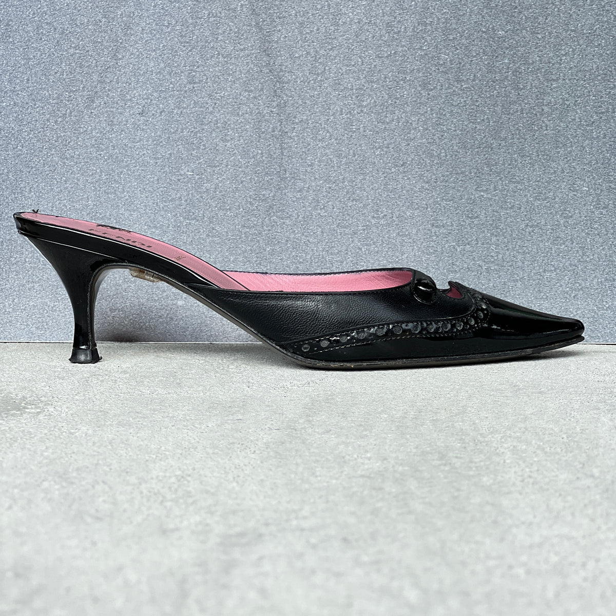 Fendi | Vintage Black Leather Pink Insole Brogue Detail Pointed Toe Mules (35.5)