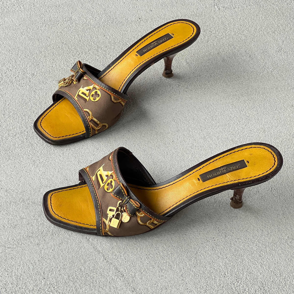 Louis Vuitton | Vintage 2000s LV Monogram Logo Padlock Charm Kitten Heel Mules (36.5)