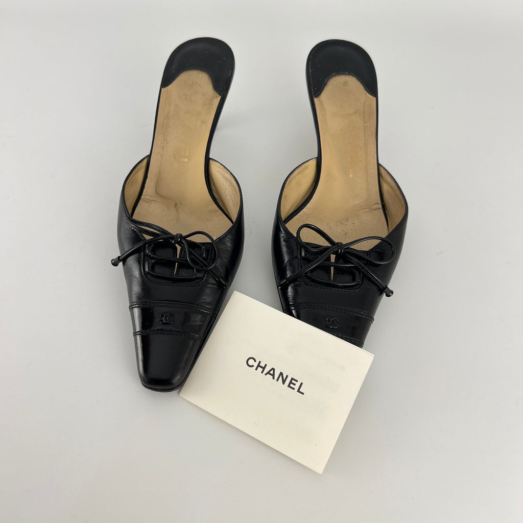 Chanel | Vintage Black Leather CC Logo Ribbon Bow Pointed Toe Kitten Mules (36)