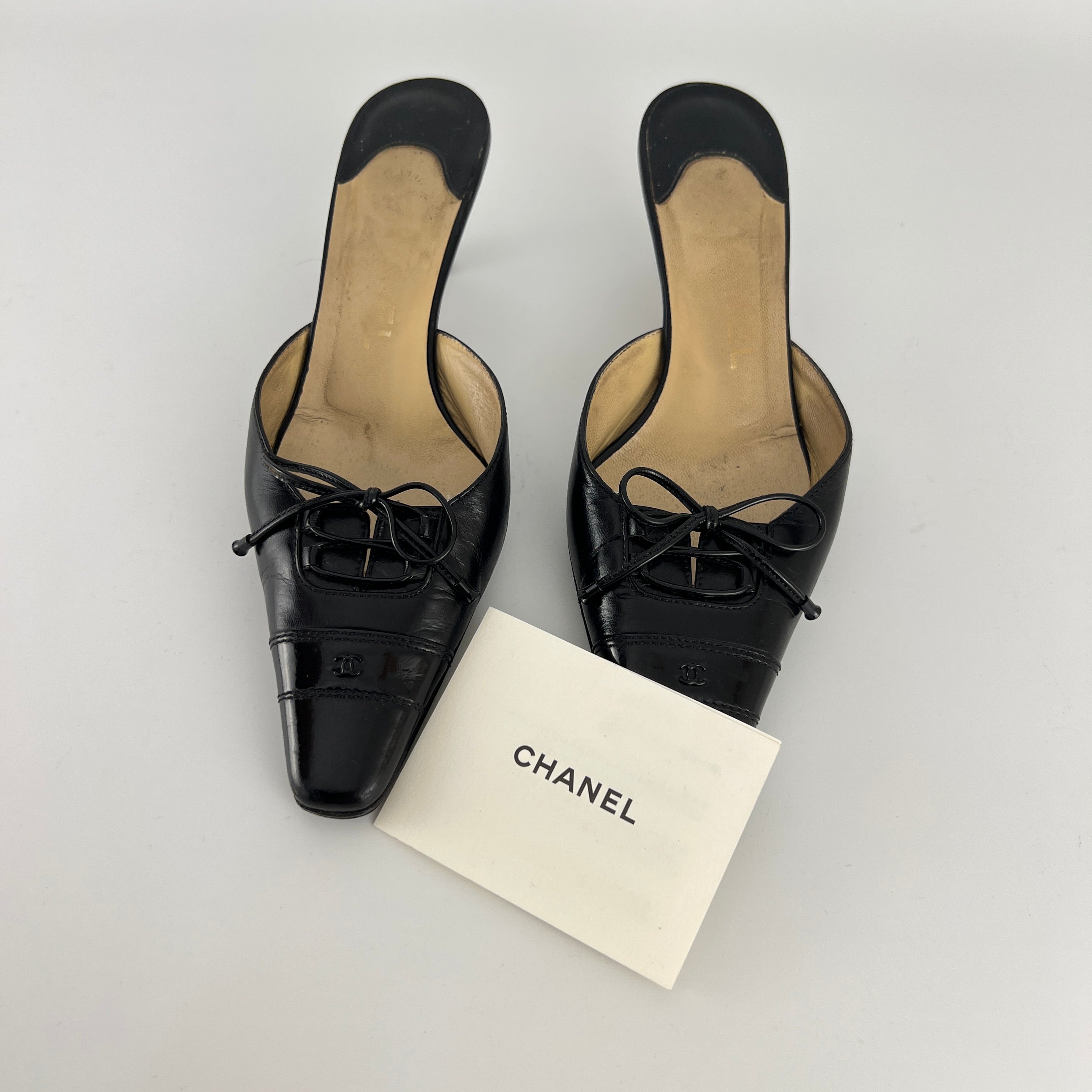 Chanel | Vintage Black Leather CC Logo Ribbon Bow Pointed Toe Kitten Mules (36)