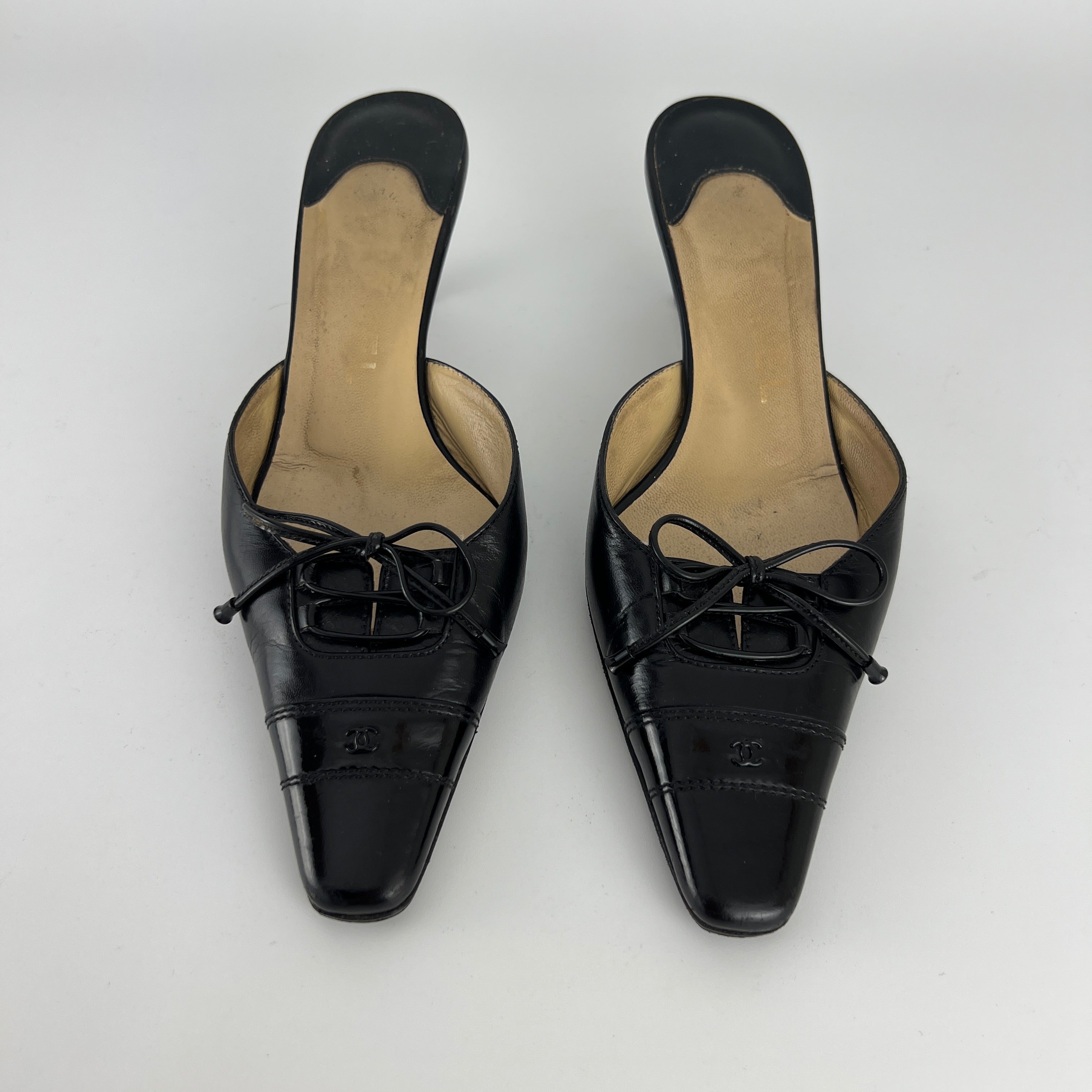 Chanel | Vintage Black Leather CC Logo Ribbon Bow Pointed Toe Kitten Mules (36)