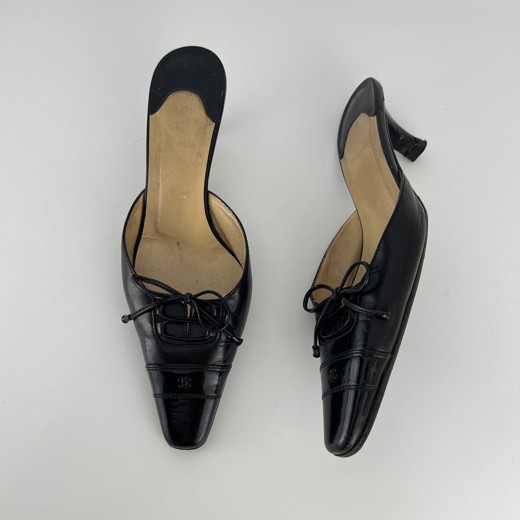 Chanel | Vintage Black Leather CC Logo Ribbon Bow Pointed Toe Kitten Mules (36)