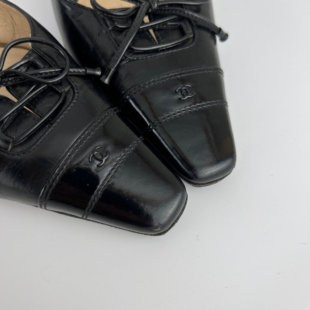 Chanel | Vintage Black Leather CC Logo Ribbon Bow Pointed Toe Kitten Mules (36)