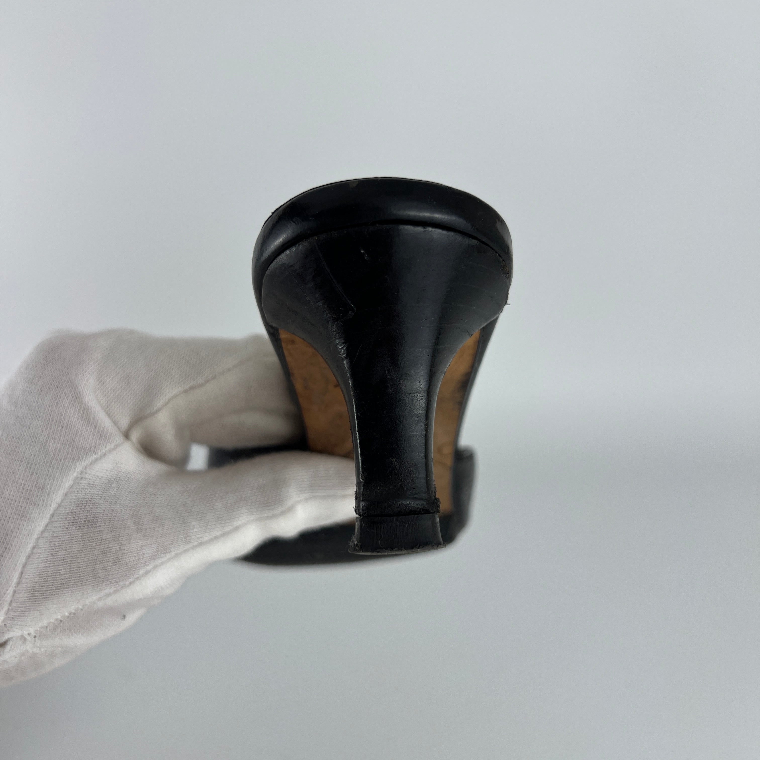 Chanel | Vintage Black Leather CC Logo Ribbon Bow Pointed Toe Kitten Mules (36)