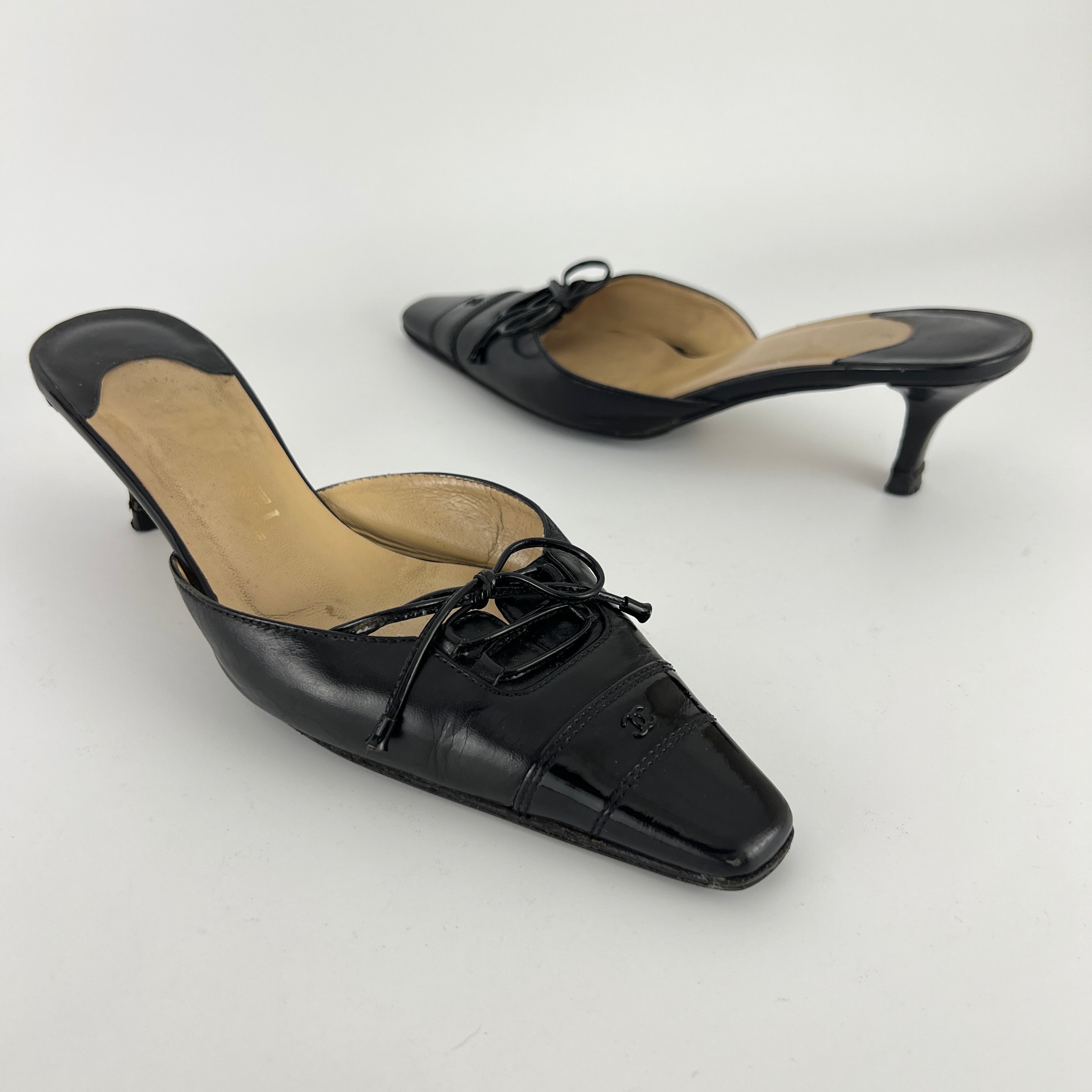 Chanel | Vintage Black Leather CC Logo Ribbon Bow Pointed Toe Kitten Mules (36)