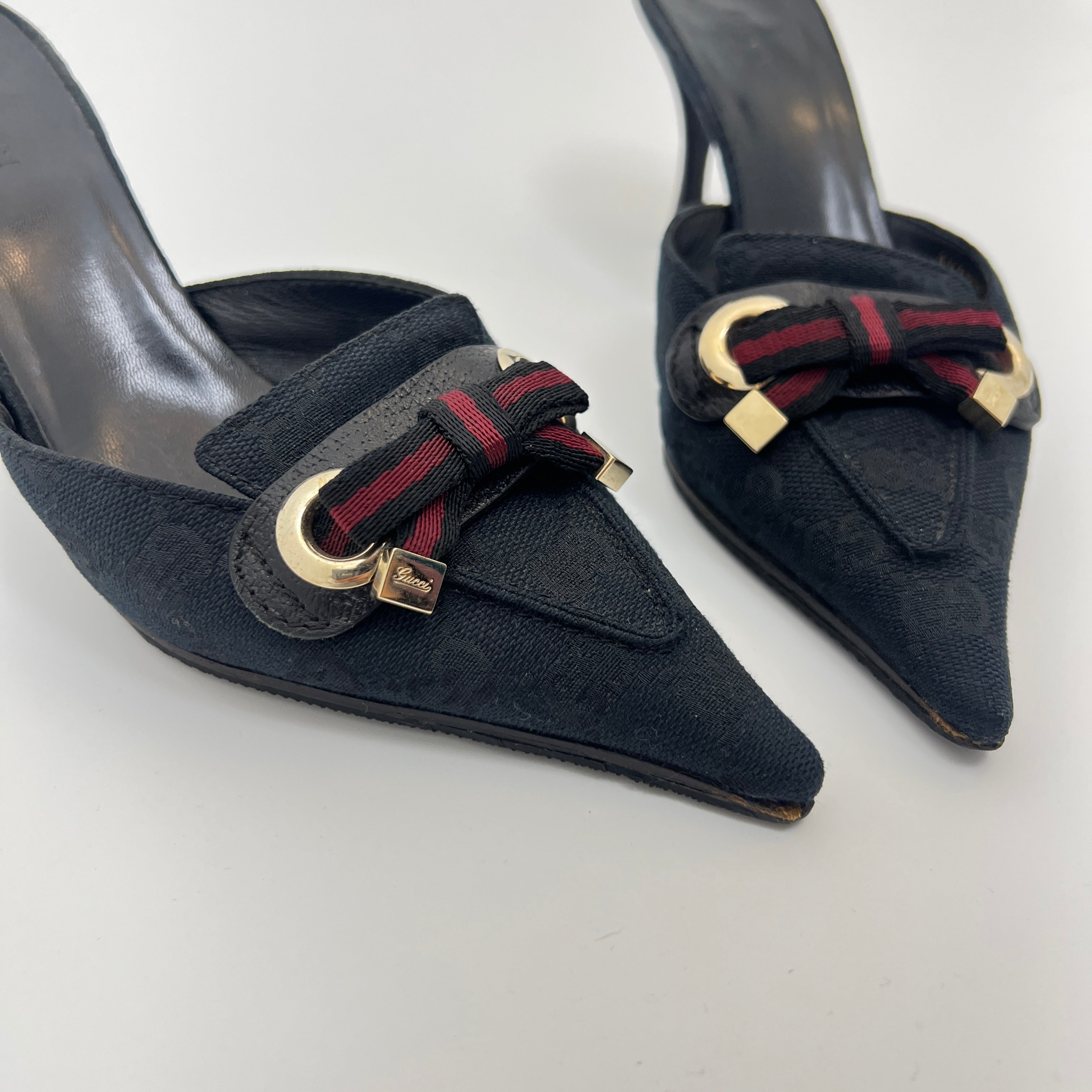 Gucci | Black Leather Canvas Pointed Toe Ribbon Gold Hardware Mules (35.5)